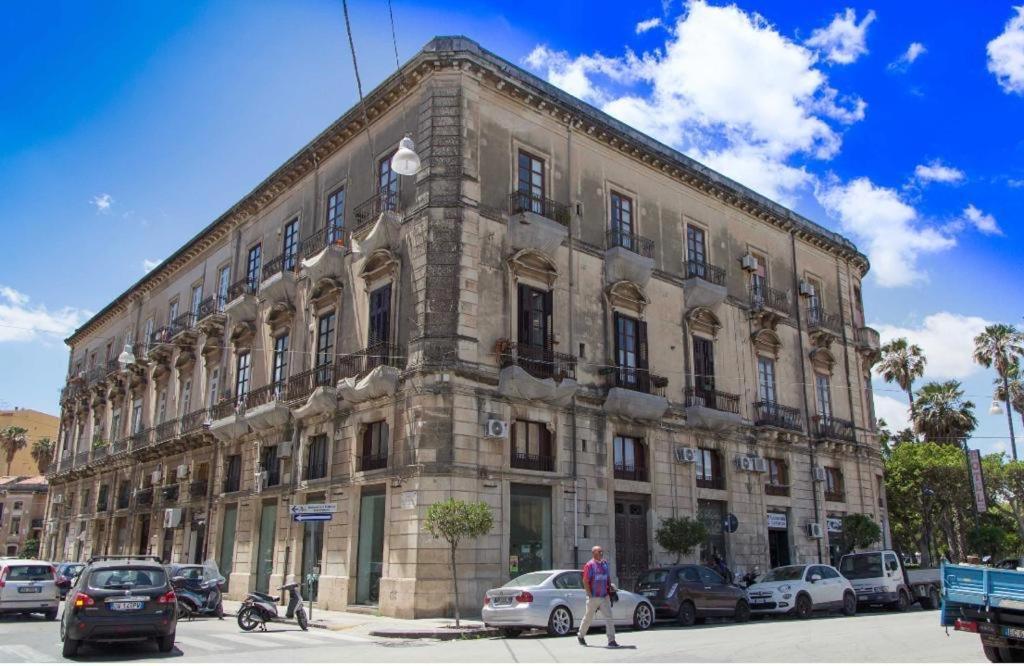 Casa Vacanze L'Altra Diaz Syracuse Bagian luar foto