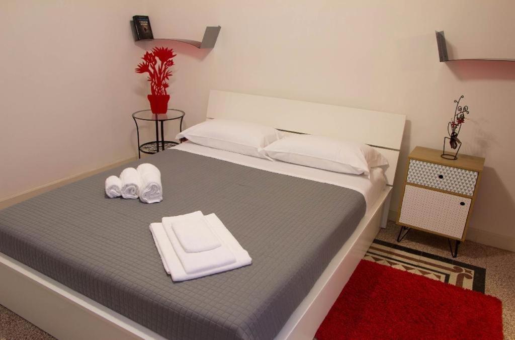 Casa Vacanze L'Altra Diaz Syracuse Bagian luar foto