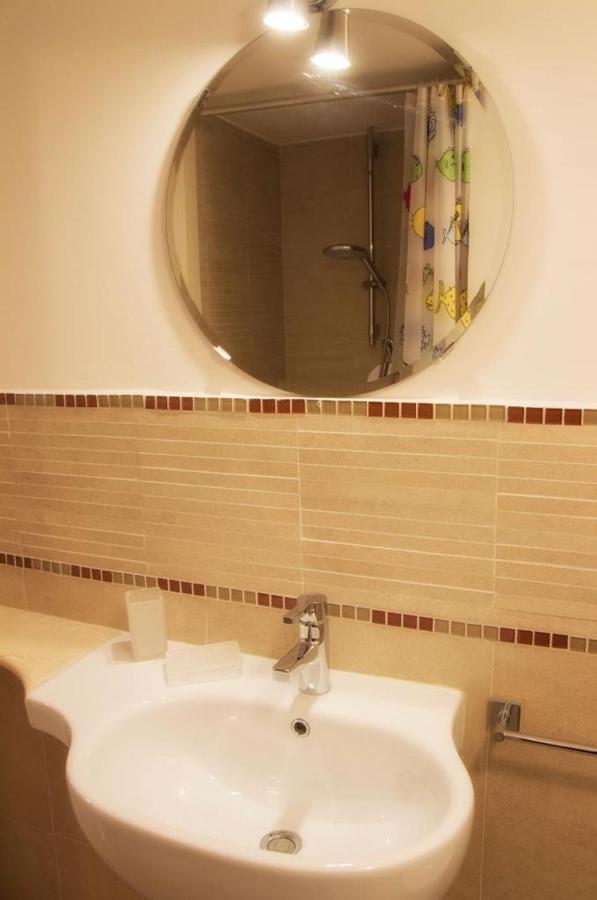Casa Vacanze L'Altra Diaz Syracuse Bagian luar foto
