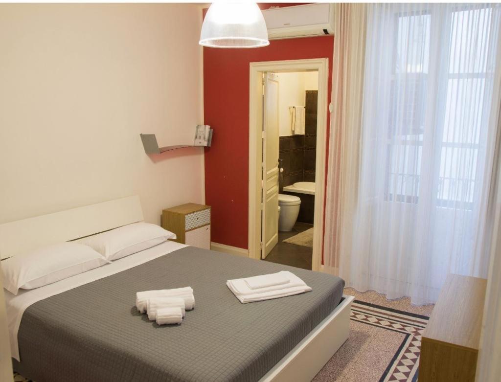 Casa Vacanze L'Altra Diaz Syracuse Bagian luar foto